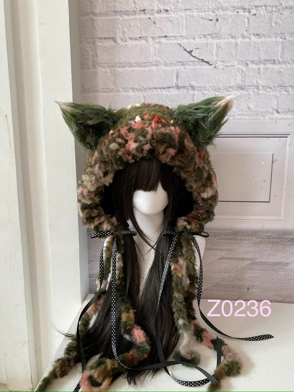 handmade crochet goblincore woodland fox ear hood in olive green and pink speckled textured yarn with polka dot satin ribbons and pointed ears. Cottagecore headwear for cosplay, music festival and photoshoot styling