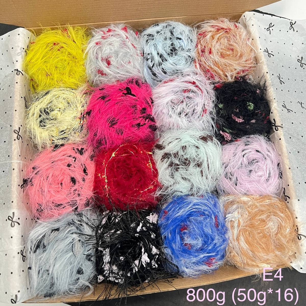 Mixed yarn gift set E4, 800g bundle with 16 skeins of vibrant textured novelty yarn for crochet and knitting.
